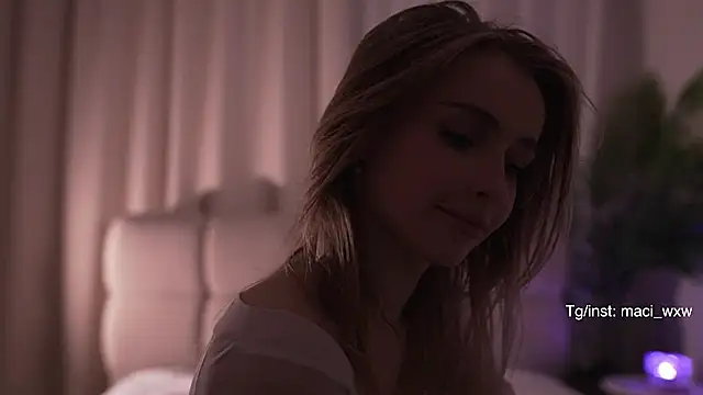 Faster_maci's Live XXX Chat