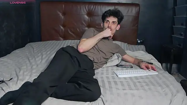 DanielCrush1's Webcam Show