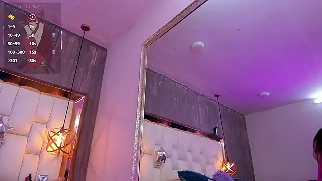 Foxxy_Doll Show in webcam