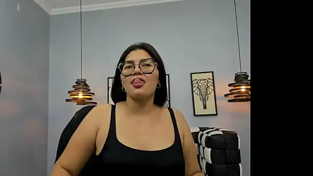 Mia_Curvyy 现场XXX聊天