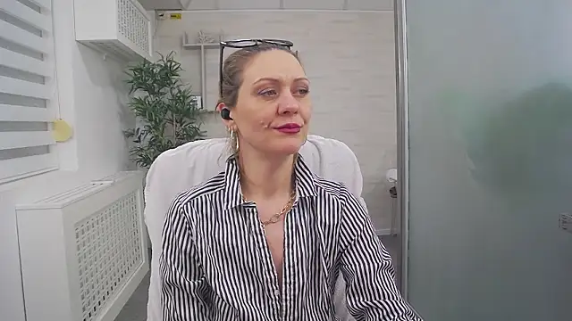 EllaMilf_ – Live XXX-chat