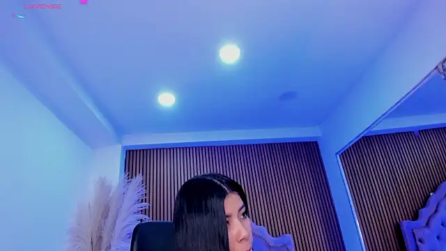 SelenaStonne Adlı Modelin Canlı XXX Sohbeti