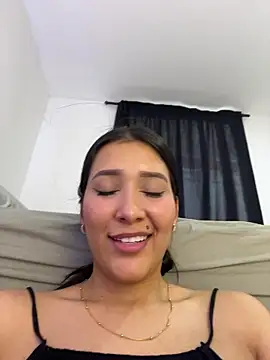 IsabellaJoness_: απευθείας συνομιλία ΧΧΧ