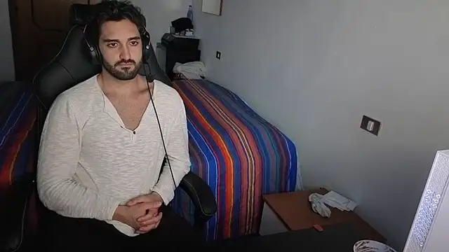 Show modela Al3xox02 na web-kameri