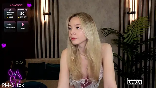 Chat XXX en directo de Holl1Would