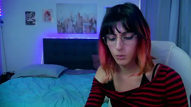 goth_minerva: διαδικτυακό σόου στην κάμερα