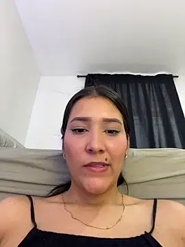 IsabellaJoness_ Adlı Modelin Canlı XXX Sohbeti