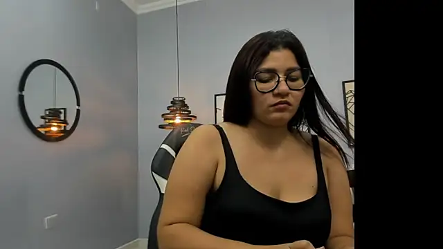 Mia_Curvyy's Live XXX Chat