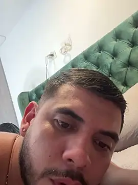 Dimitri_Bass élő XXX-chatje