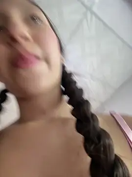 sara_omi Webcam Show