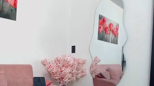 pinky_f00x Adlı Modelin Canlı XXX Sohbeti