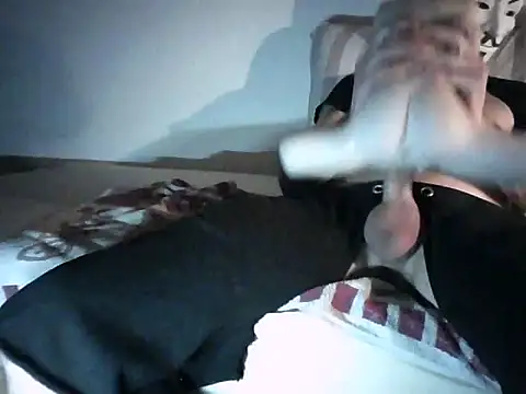 Show modela HugoSant na web-kameri