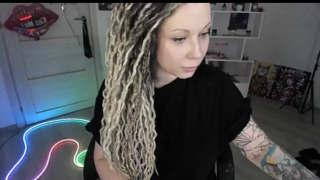 Chatroom XXX en direct de HoneySallyMoore