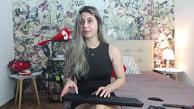 RoseDiamond06 élő XXX-chatje