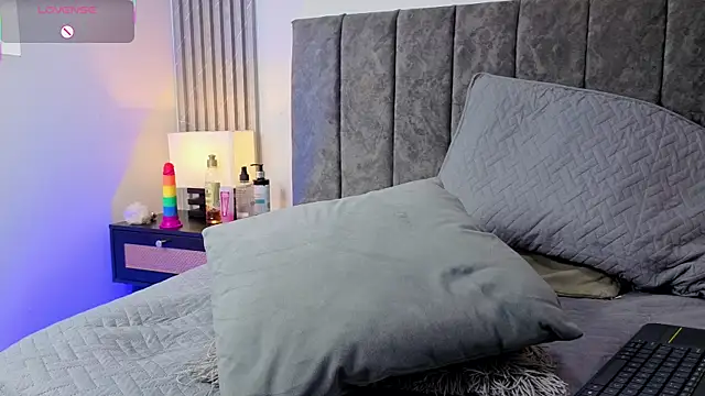 XXX chat uživo modela Ema_Stone65