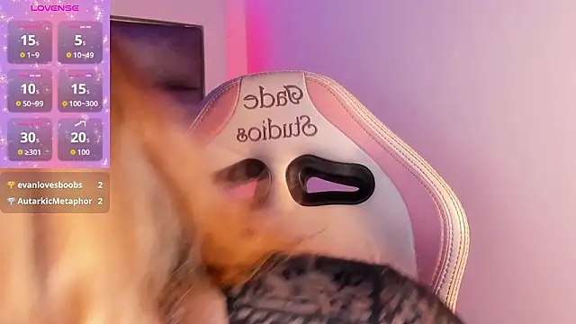 Chat XXX ao vivo de adhalee_js