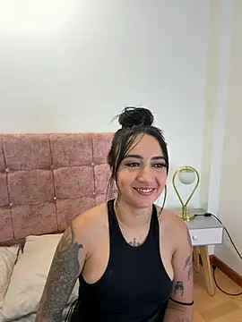 EmmyEvans1 Adlı Modelin Canlı XXX Sohbeti