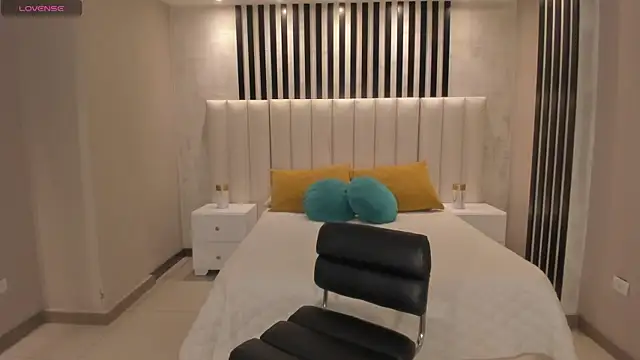 SunnyRivers' Live XXX Chat