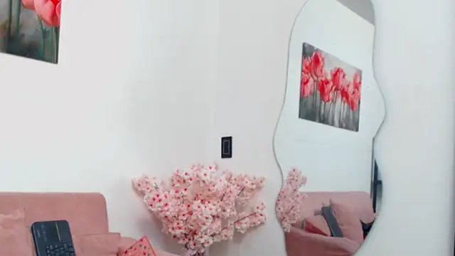 pinky_f00x's Live XXX Chat