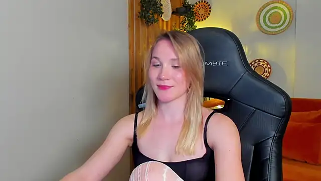 ElaraVoltage's Live XXX Chat