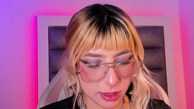 adhalee_js élő XXX-chatje