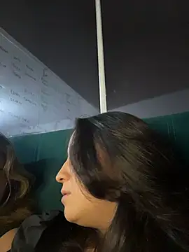 Antonella_Julieta Chat XXX in diretta