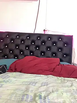 twocurvylatins Show Webcam