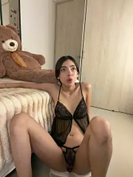 ZaraLuuv's Webcam Show