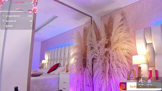 Viollet_xoxo's Live XXX Chat