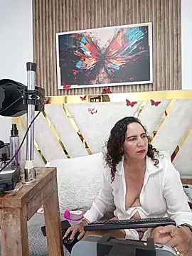 Luna_Naughty1 Chat XXX live