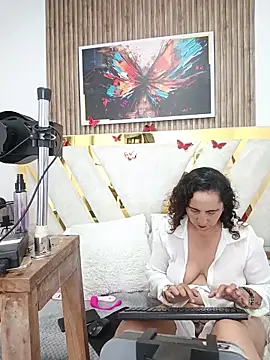 Luna_Naughty1 即時 XXX 聊天