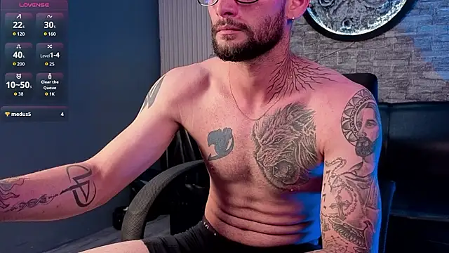 Show modela DERECK_OLSEN na web-kameri