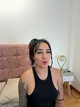 EmmyEvans1 Adlı Modelin Canlı XXX Sohbeti