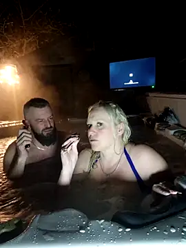 Pokazy przed kamerką – Bella_Squirts