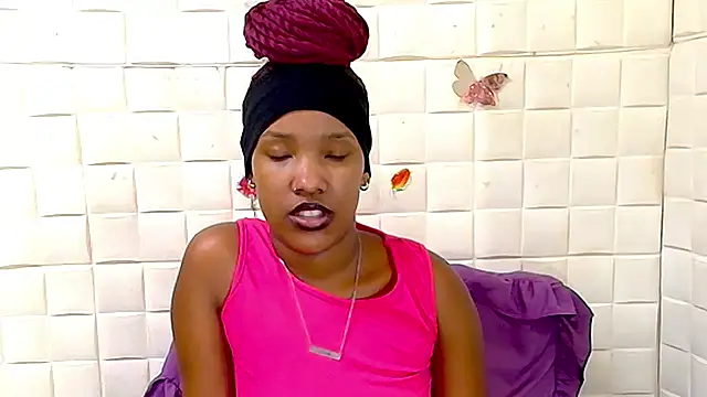 Chat +18 de EroticSexyPrada ao vivo