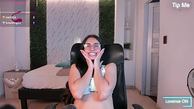 sofiapalacioss Adlı Modelin Canlı XXX Sohbeti