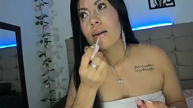 Tania_mature Adlı Modelin Canlı XXX Sohbeti