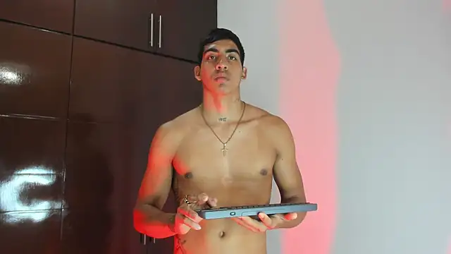 Milo_LatinBoyのライブXXXチャット