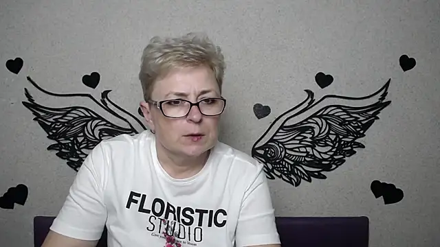 EmiliaGree's Live XXX Chat