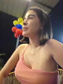 Sweetnahoxxx: διαδικτυακό σόου στην κάμερα