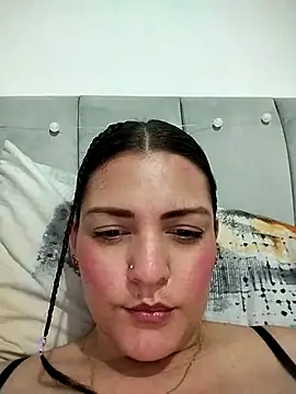 Chatroom XXX en direct de Mia_Hampton