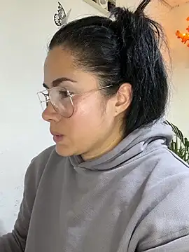 Sweet__Nurse1 Adlı Modelin Canlı XXX Sohbeti