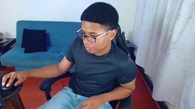 liiam3: διαδικτυακό σόου στην κάμερα