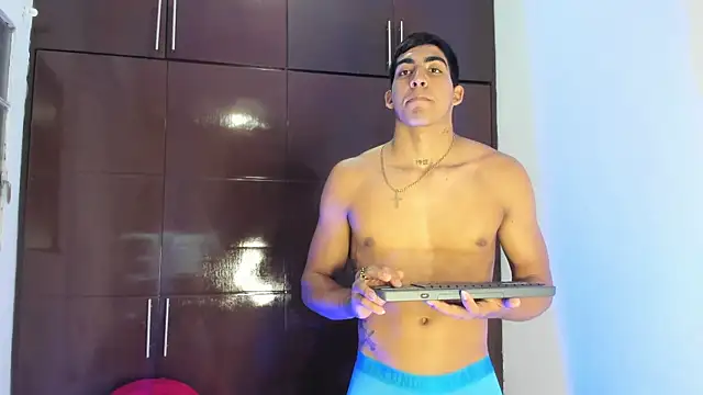 Milo_LatinBoyn Webbikameraesitys