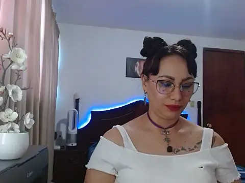 Pokazy przed kamerką – AloLovely_