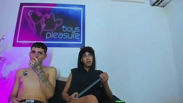 Pleasure_boys_hotのライブXXXチャット