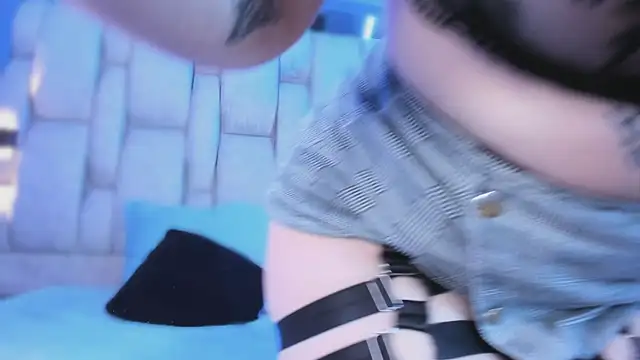 revenmiller_ élő XXX-chatje