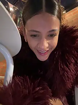 alana15 Adlı Modelin Canlı XXX Sohbeti