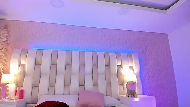 Viollet_xoxo's Live XXX Chat