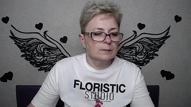 EmiliaGree's Live XXX Chat